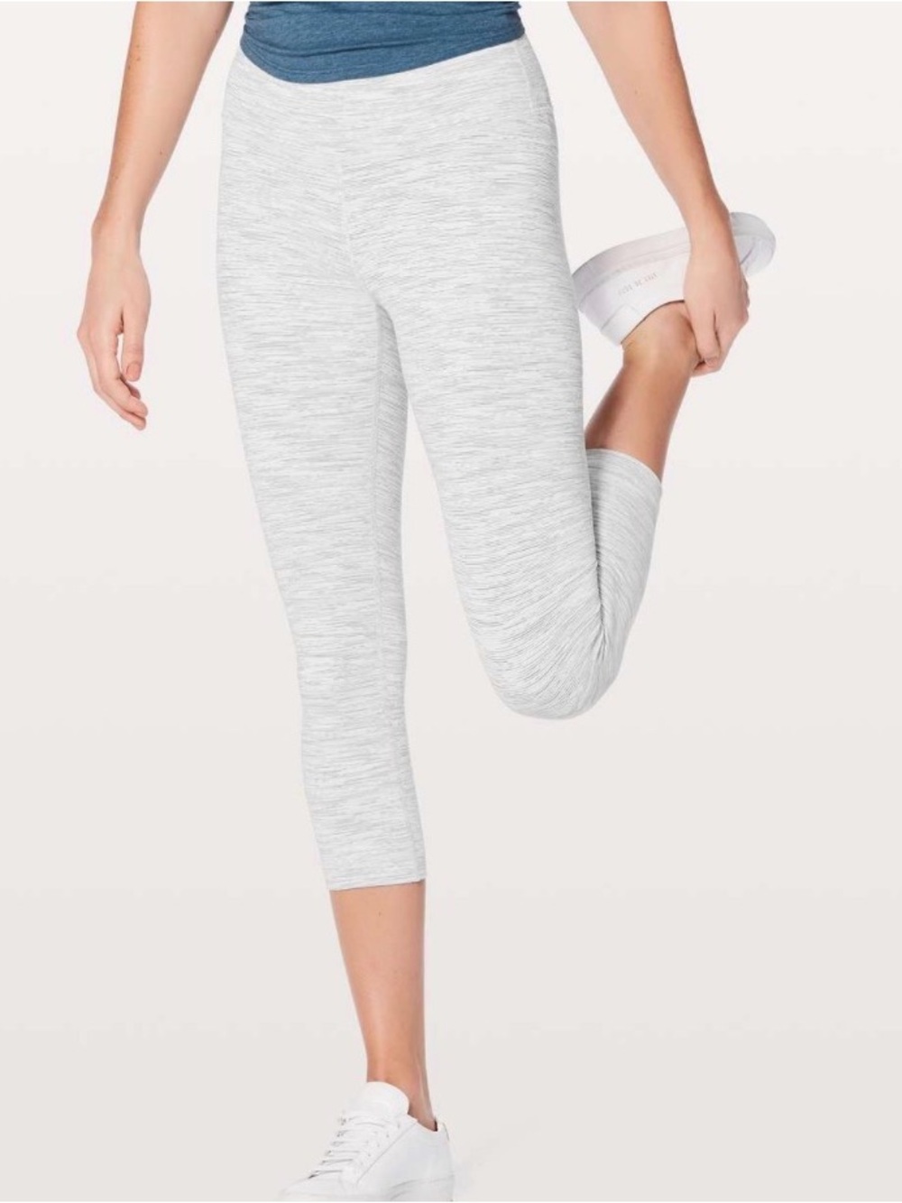 Lululemon Cropped Leggings 21” ~ Size 8 ~ Mixed Black White Design